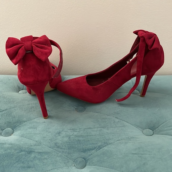 Red Heels - Picture 3 of 4